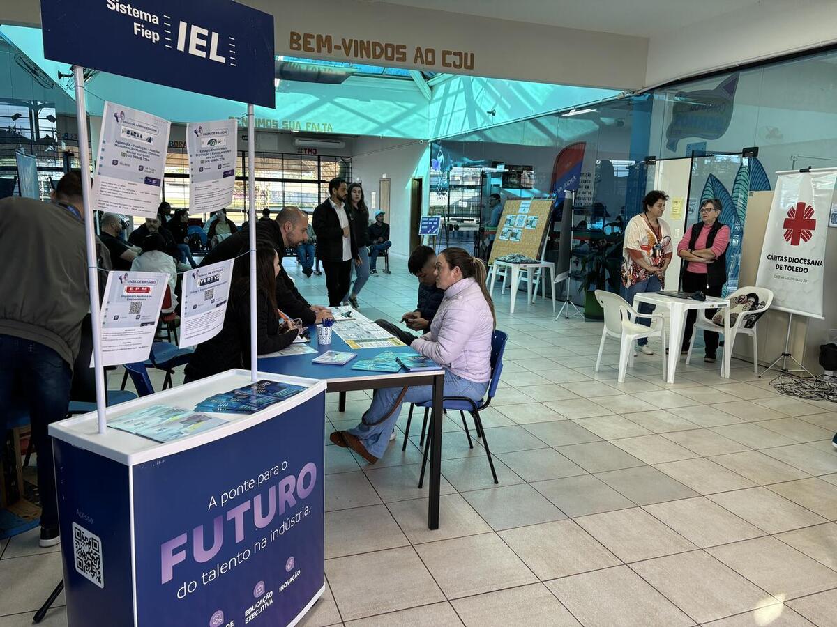 Evento realizado no CJU Mariana Luiza Von Borstel reuniu empresas com vagas operacionais, técnicas e administrativas