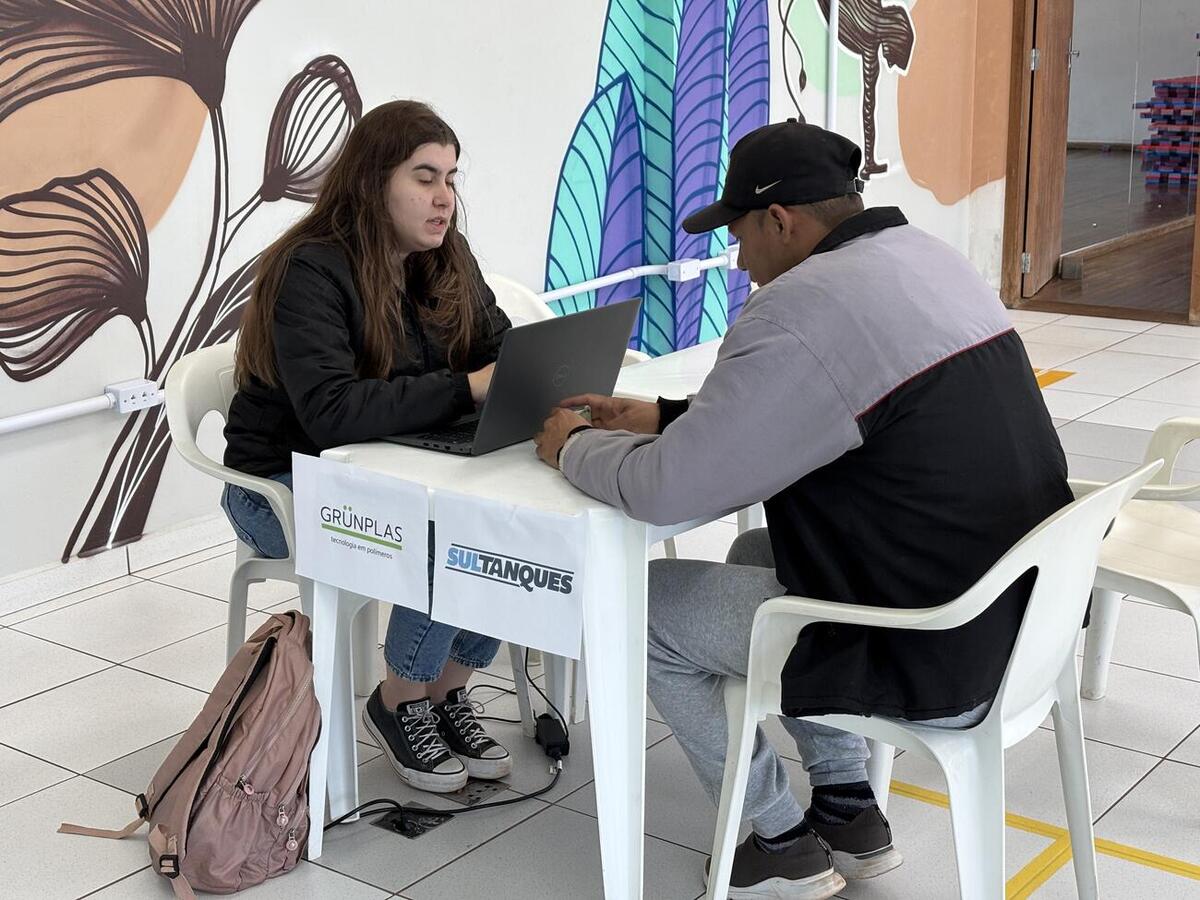 Evento realizado no CJU Mariana Luiza Von Borstel reuniu empresas com vagas operacionais, técnicas e administrativas