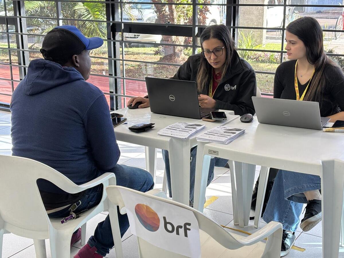 Evento realizado no CJU Mariana Luiza Von Borstel reuniu empresas com vagas operacionais, técnicas e administrativas