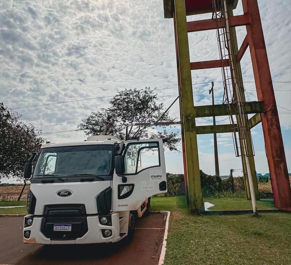 Parceria entre secretarias otimiza o abastecimento de água para a pecuária no Centro de Eventos Ismael Sperafico, com baixo custo e agilidade no abastecimento
