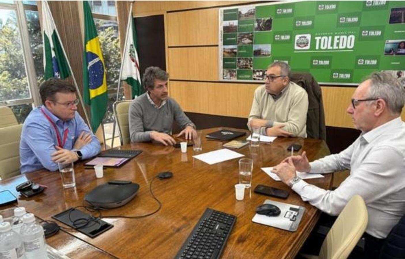 Encontro bimestral do Programa Oeste em Desenvolvimento busca manter atualizados os ex-dirigentes sobre ações desenvolvidas pela entidade e suas parceiras