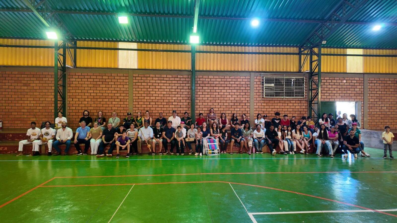 Uma tarde com muita animação, jogos, roda de capoeira, dicas sobre economia e até estágios serviu de integração entre jovens e suas famílias