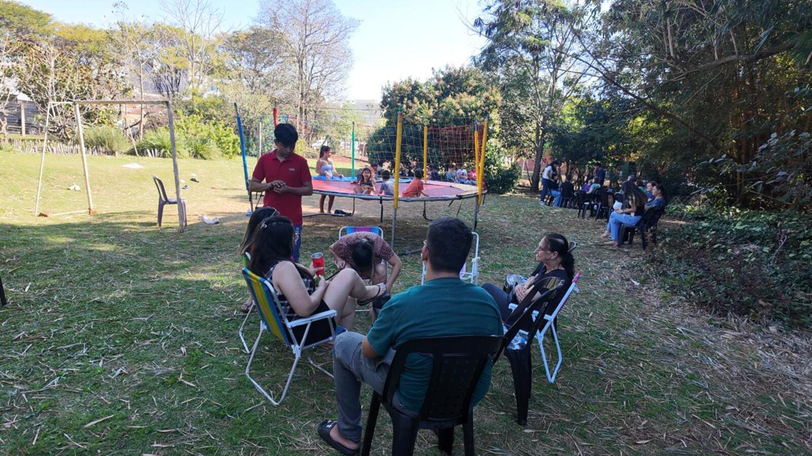 Uma tarde com muita animação, jogos, roda de capoeira, dicas sobre economia e até estágios serviu de integração entre jovens e suas famílias