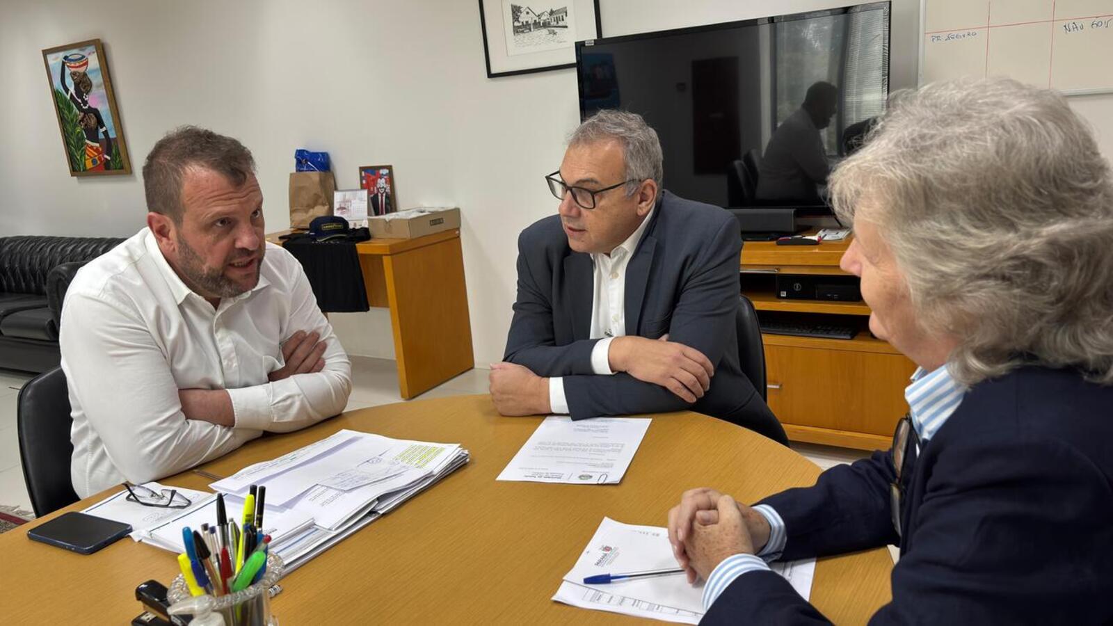 Em viagem à capital, o prefeito Mario Costenaro verificou detalhes técnicos sobre os vários projetos a serem implantados em Toledo
