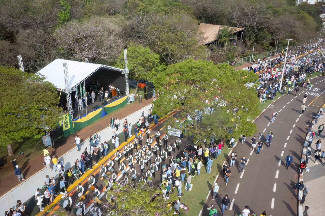 Evento alusivo à Independência do Brasil teve ainda hasteamento das bandeiras, execução do hino nacional e condução do fogo simbólico