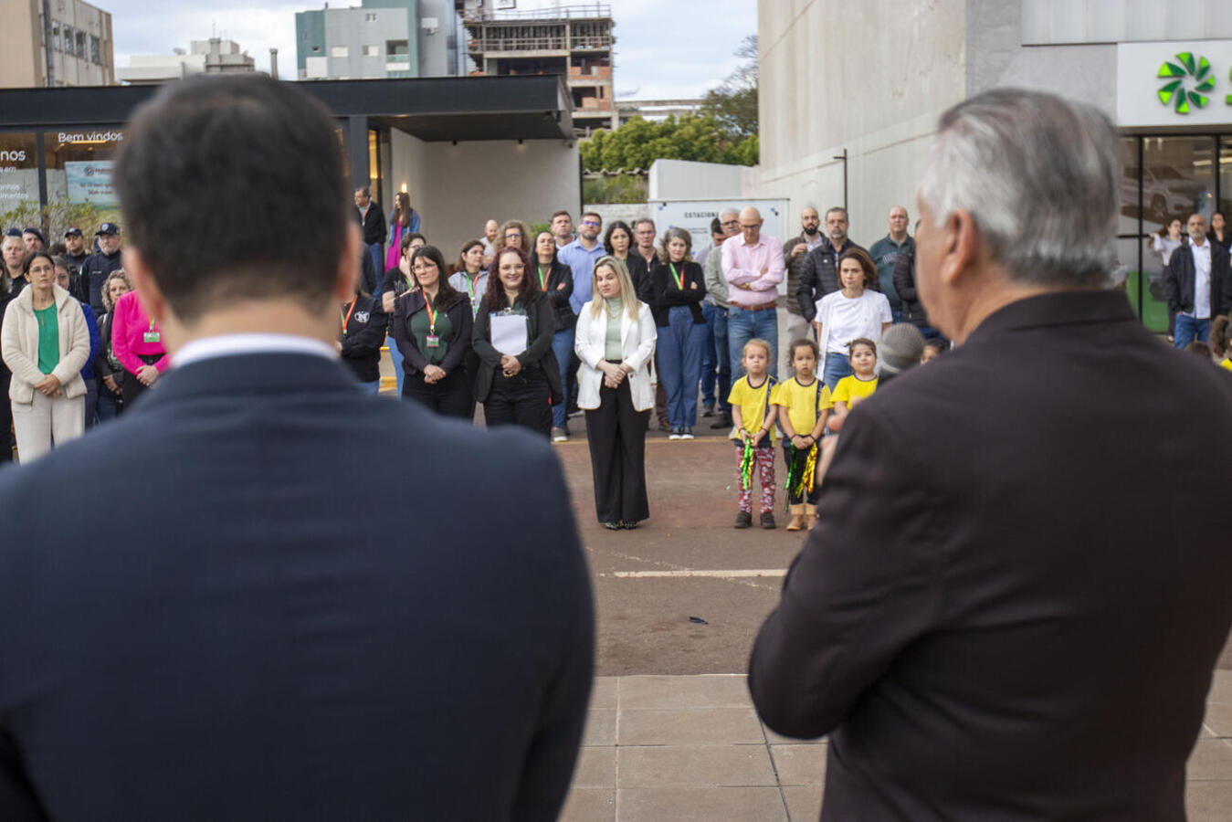 Execução do hino nacional, hasteamento de bandeiras e apresentação marcaram, na manhã de hoje (1º), o começo da programação alusiva à Independência do Brasil