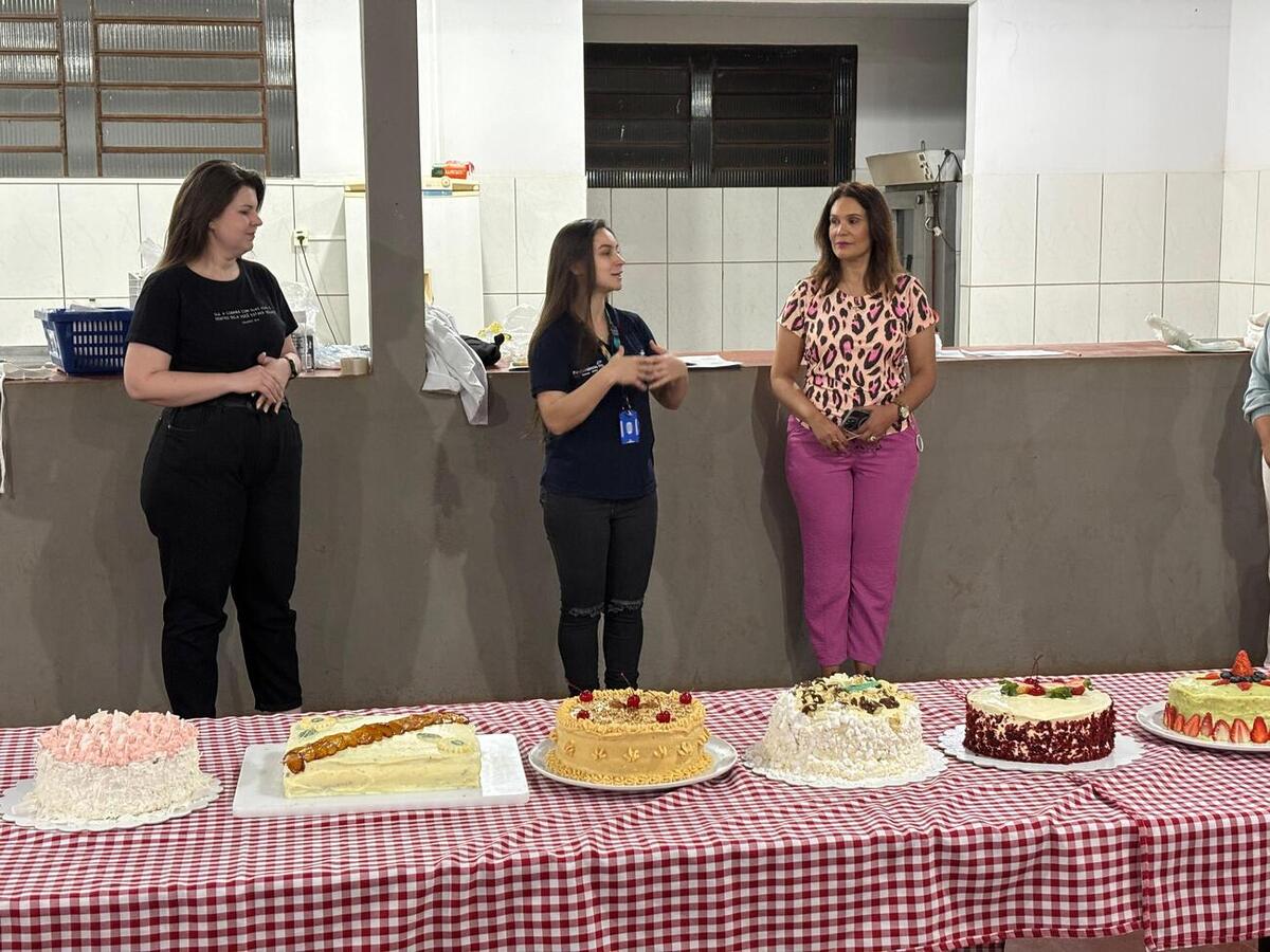 Capacitação reuniu 25 mulheres em aulas práticas e teóricas no salão da igreja católica de Novo Sobradinho
