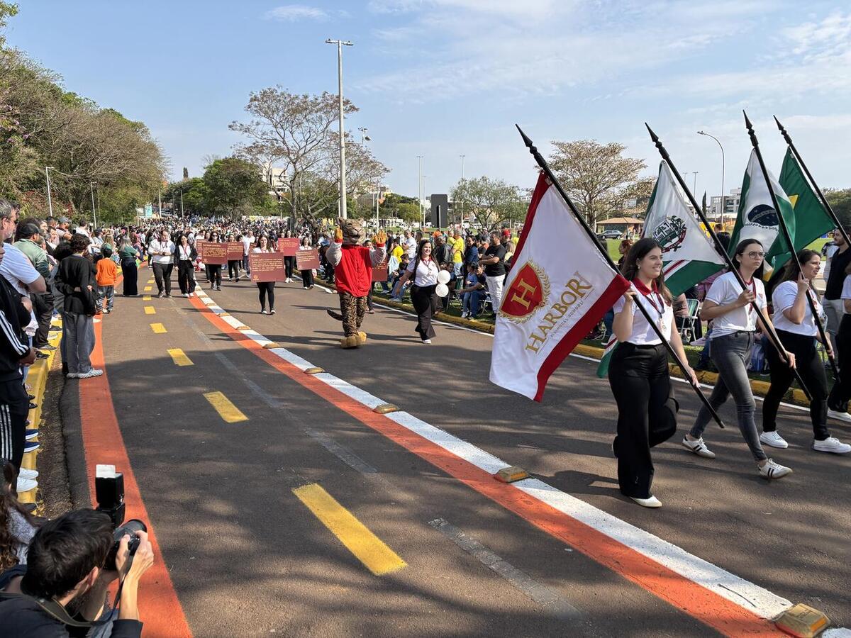 Evento alusivo à Independência do Brasil teve ainda hasteamento das bandeiras, execução do hino nacional e condução do fogo simbólico