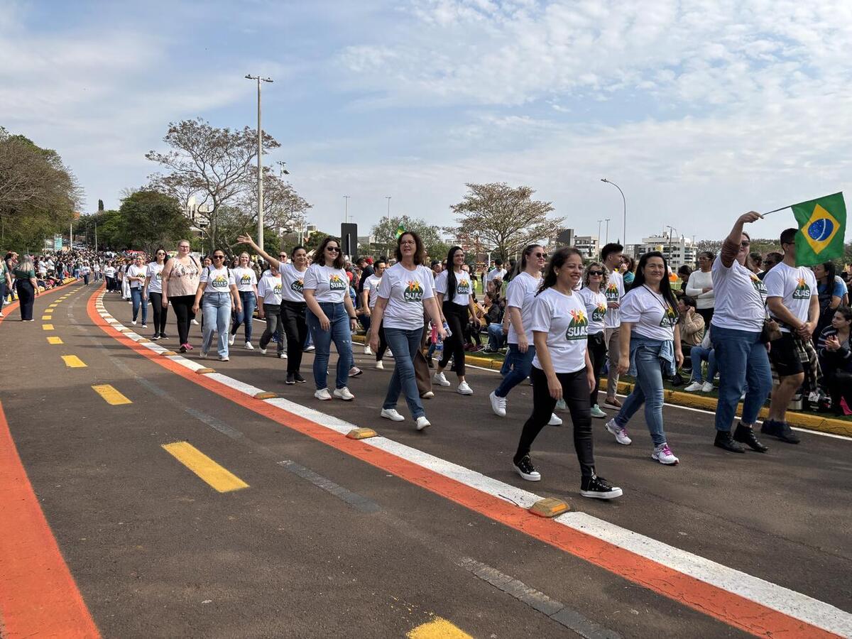 Evento alusivo à Independência do Brasil teve ainda hasteamento das bandeiras, execução do hino nacional e condução do fogo simbólico