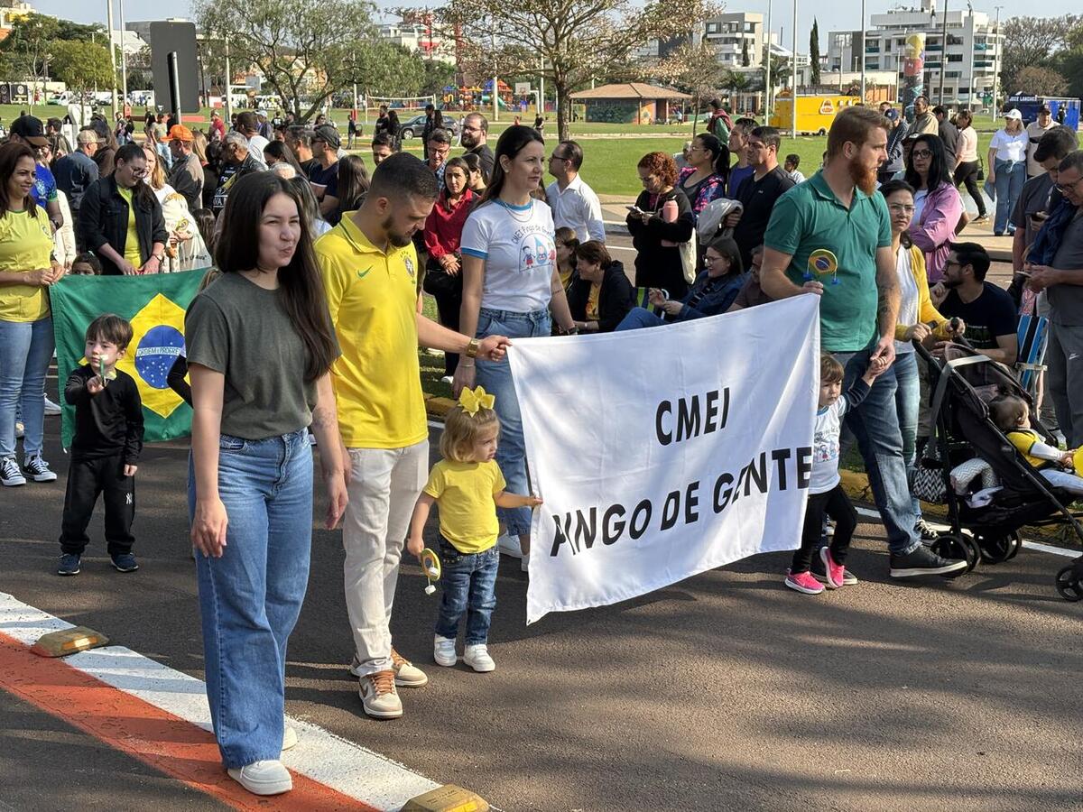 Evento alusivo à Independência do Brasil teve ainda hasteamento das bandeiras, execução do hino nacional e condução do fogo simbólico