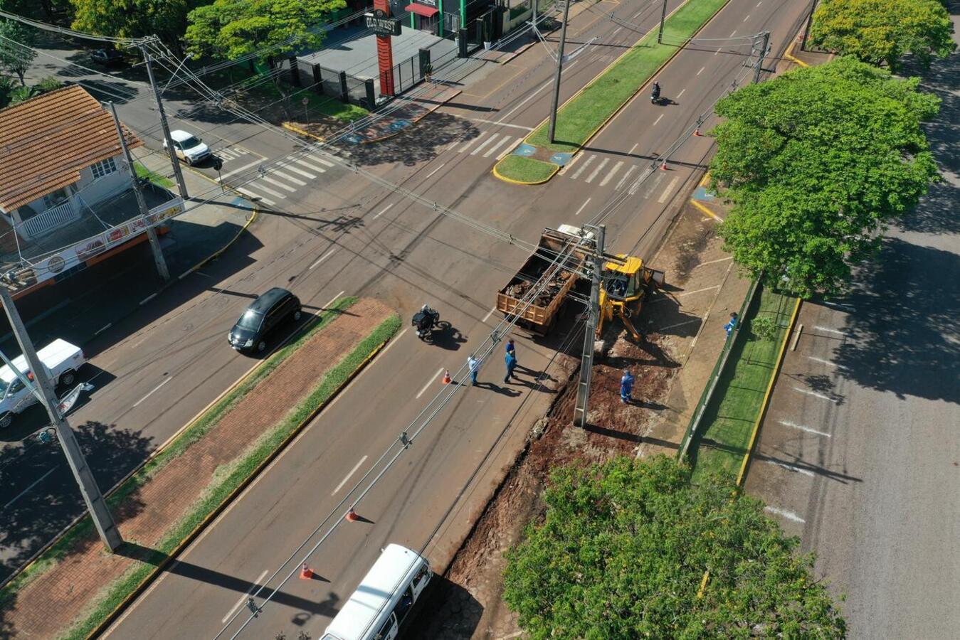 Com um investimento de mais de R$3.000.000,00 a Secretaria de Infraestrutura Rural e Urbana e de Serviços Públicos deu início aos trabalhos de revitalização de mais um trecho da Avenida Ministro Cirne Lima