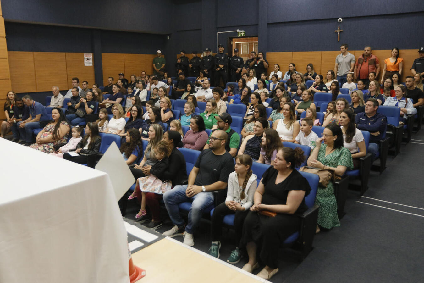 Com direito a certificado e presentes, alunos das 36 escolas municipais de Toledo foram as estrelas de evento realizado na manhã desta quinta (18) no Auditório Acary Oliveira