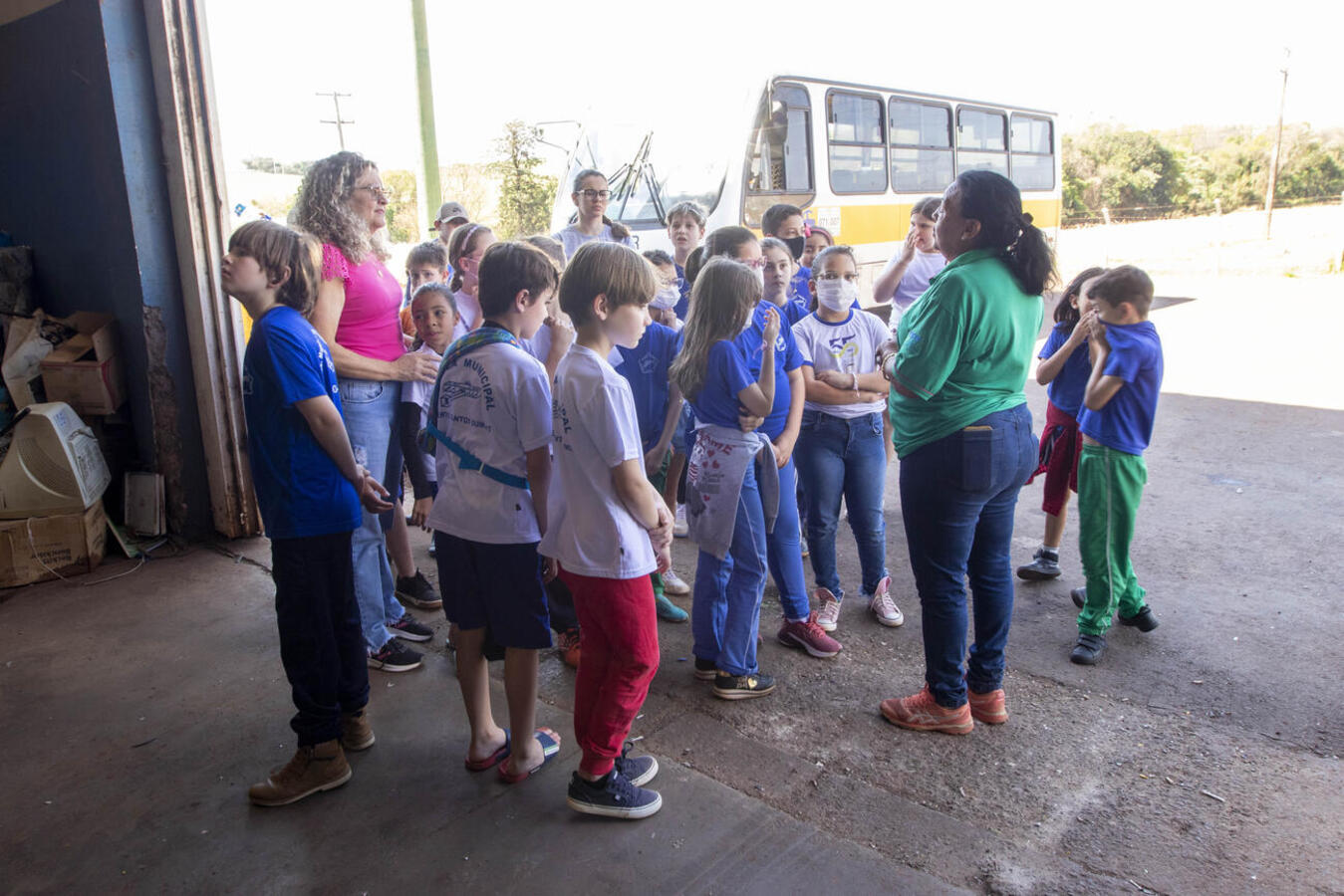 As crianças da Escola Municipal Alberto Santos Dumont aprenderam sobre descarte, reciclagem e destinação do lixo