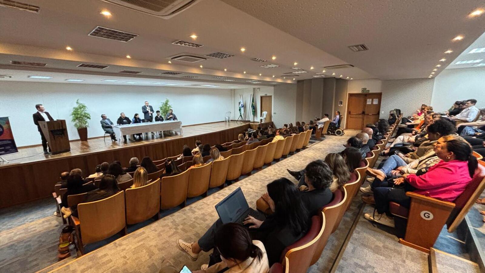 Prefeito Mario Costenaro esteve na abertura oficial do evento realizada nesta segunda-feira (8), no Biopark
