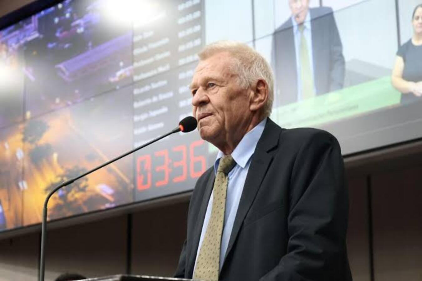 Um dos mais icônicos vereadores da história de Toledo, Luís Fritzen, faleceu na noite desta sexta-feira (12), aos 77 anos