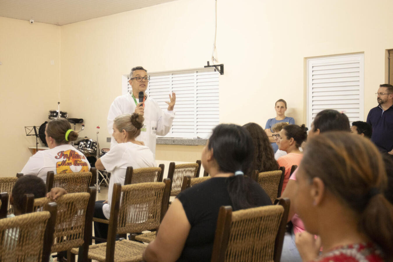 “Depressão e qualidade de vida” foi tema da conversa ocorrida na tarde desta sexta (12) entre profissionais de saúde e pessoas assistidas pelo auxílio fraterno da Igreja