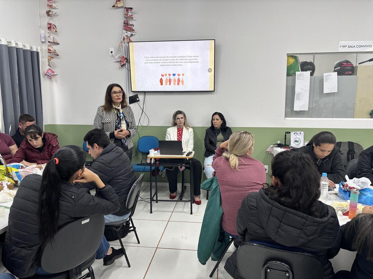 Nesta sexta-feira (5) a Secretaria da Mulher realizou uma palestra sobre saúde mental e violência doméstica para agentes de endemias 