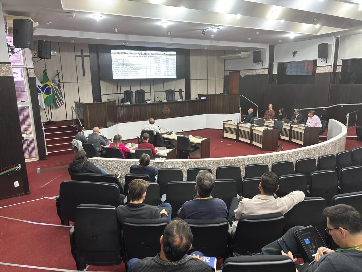No Plenário da Câmara Municipal, prestação de contas referente ao 2º quadrimestre de 2025 ocorreu em audiência pública realizada na tarde desta terça-feira (23)