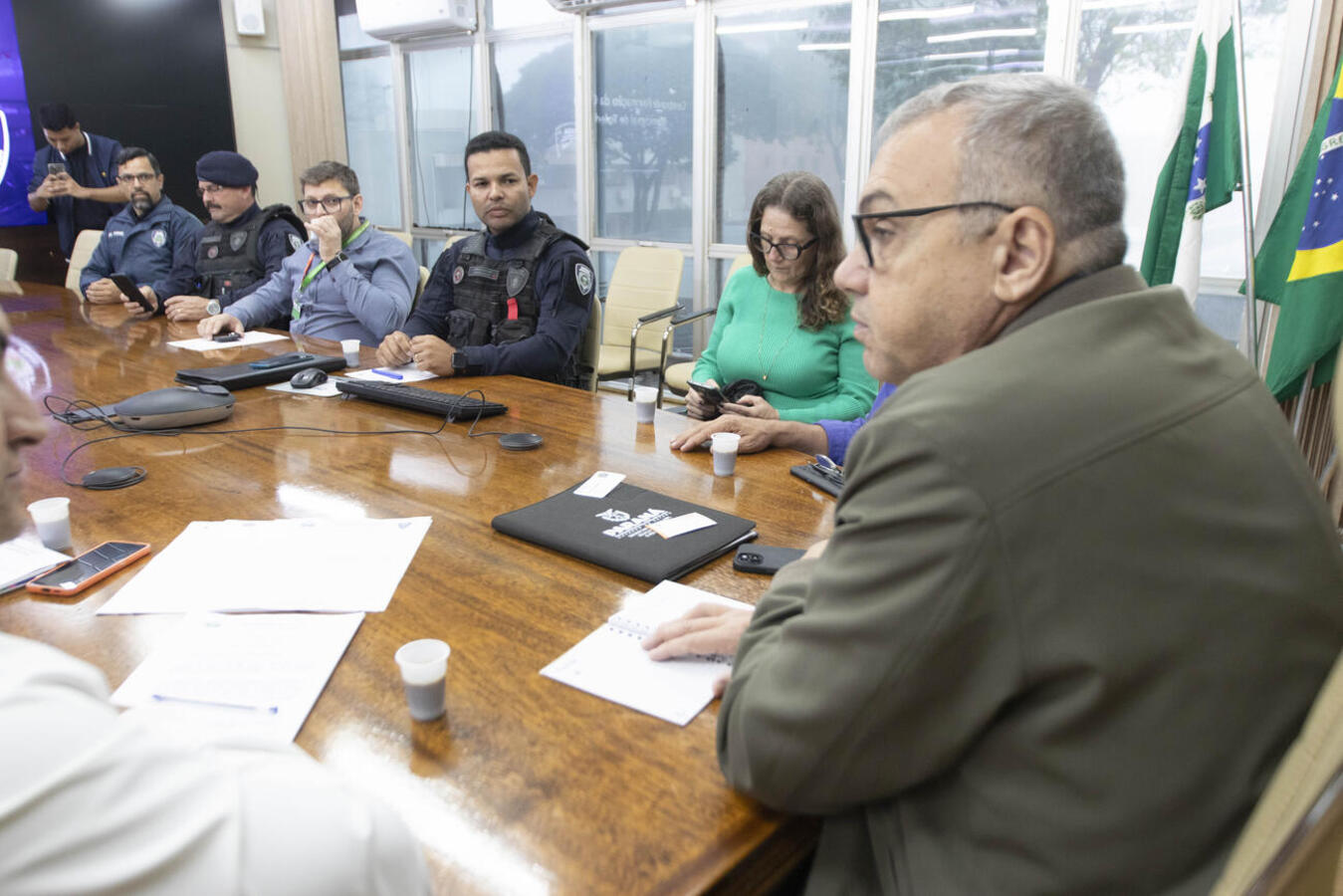 Na manhã desta sexta-feira (5) membros da Guarda Municipal de Toledo se encontraram com o prefeito Mario Costenaro para discutir sobre a patrulha ambiental, centro de formação da guarda e o fundo de iluminação pública