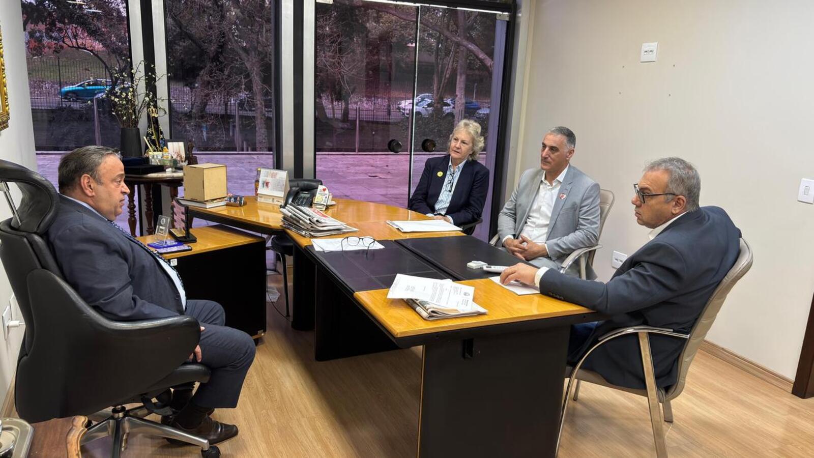 Em viagem à capital, o prefeito Mario Costenaro verificou detalhes técnicos sobre os vários projetos a serem implantados em Toledo