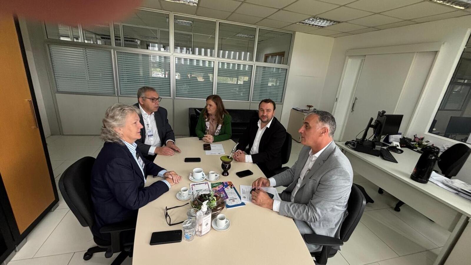 Em viagem à capital, o prefeito Mario Costenaro verificou detalhes técnicos sobre os vários projetos a serem implantados em Toledo