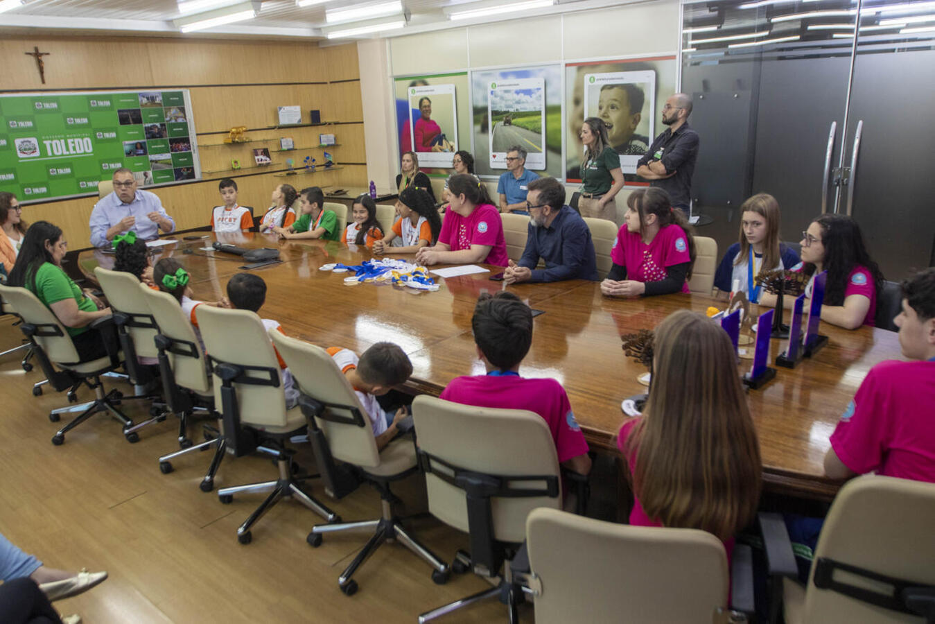 Estudantes mostraram troféus e medalhas conquistados em feiras nacionais e internacionais