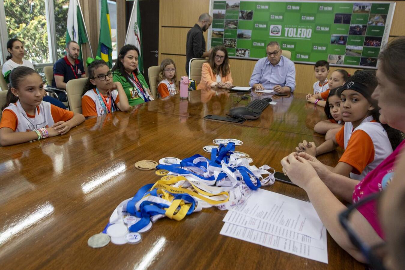 Estudantes mostraram troféus e medalhas conquistados em feiras nacionais e internacionais