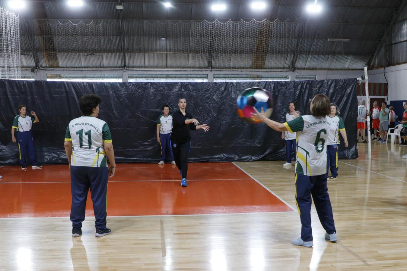 Foram mais de 200 participantes divididos em 17 equipes, 8 masculinas e 9 femininas