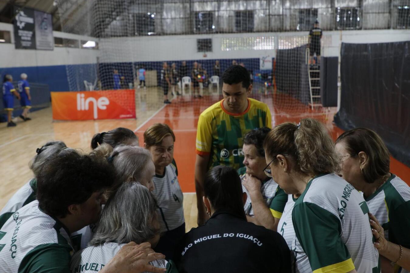 Foram mais de 200 participantes divididos em 17 equipes, 8 masculinas e 9 femininas