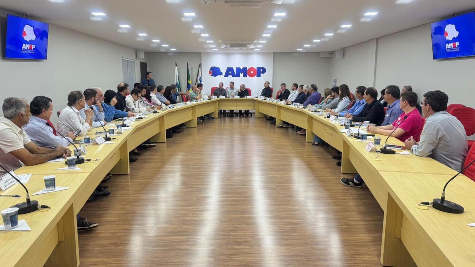 Em assembleia nesta sexta-feira (10), na sede da Amop, em Cascavel, após eleição o ex-deputado federal Nelson Padovani será homenageado pela entidade