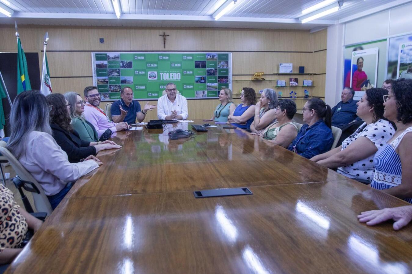 Ato realizado na Sala de Reuniões do Gabinete do Prefeito na manhã desta quinta (2) reconheceu colaboradores que saíram da ativa entre julho e agosto deste ano