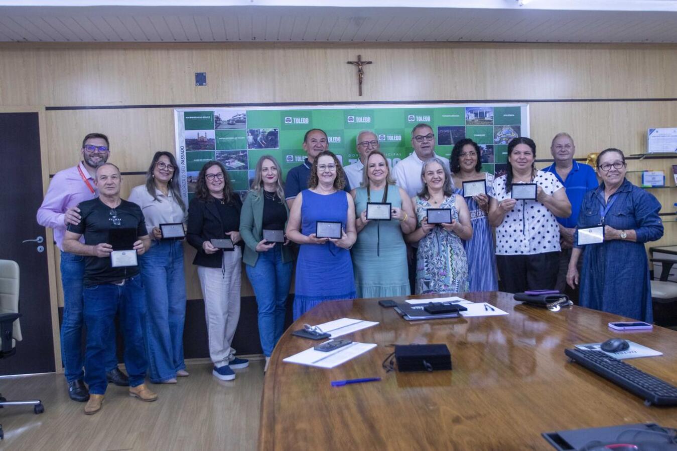 Ato realizado na Sala de Reuniões do Gabinete do Prefeito na manhã desta quinta (2) reconheceu colaboradores que saíram da ativa entre julho e agosto deste ano