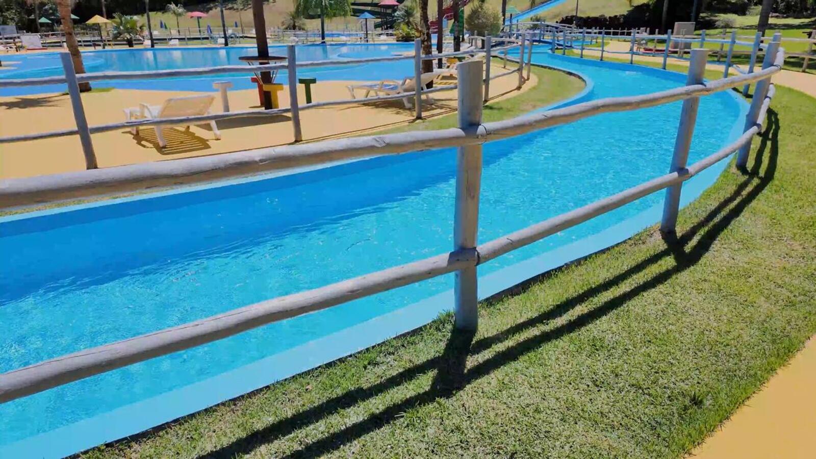 Espaço recebeu pintura em toda a estrutura (incluindo as piscinas), além de manutenção, reforma e serviços de jardinagem