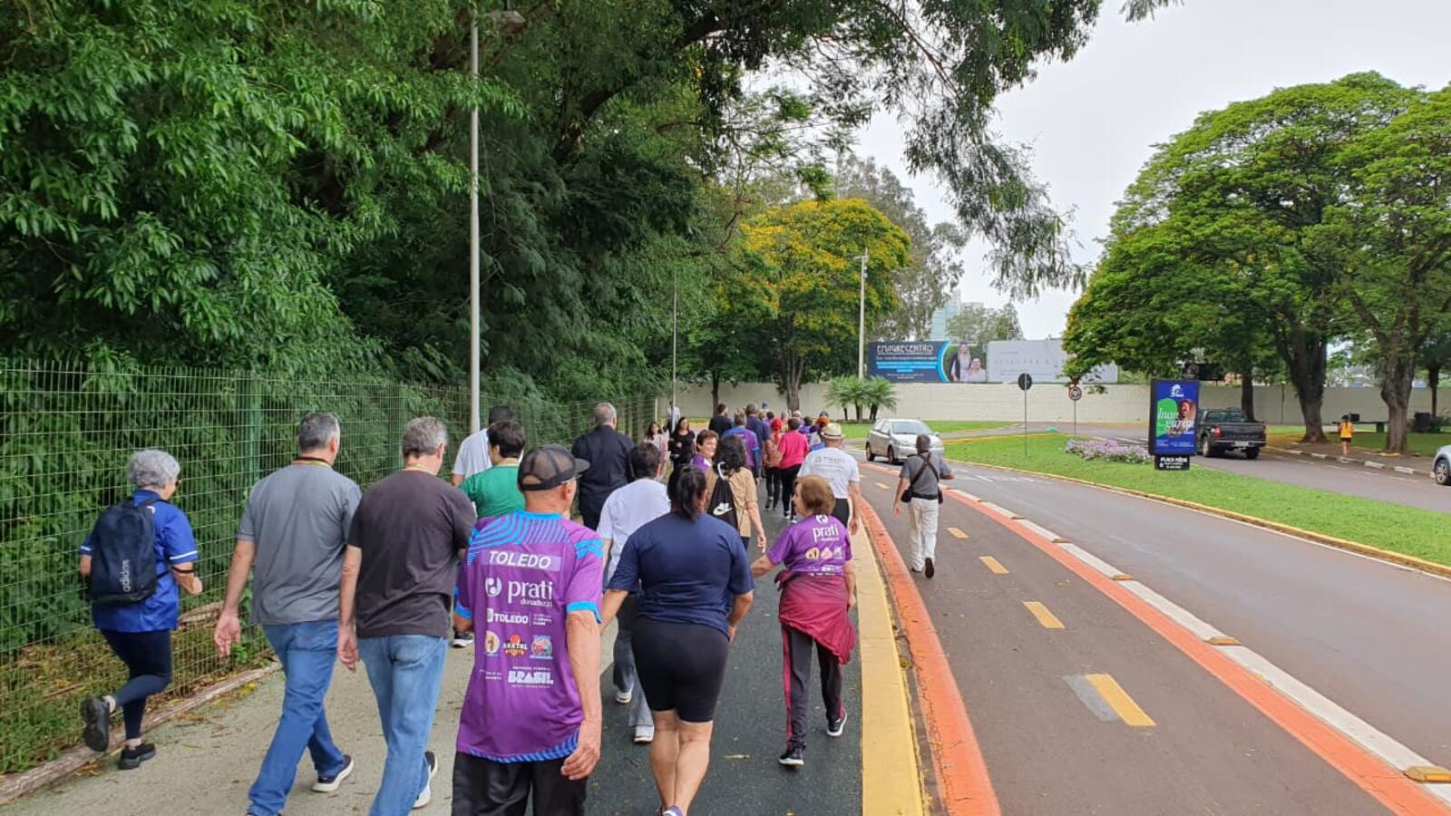 Evento, na manhã desta quarta-feira (1º), contou com participação de idosos, com uma mesa de frutas no final do percurso