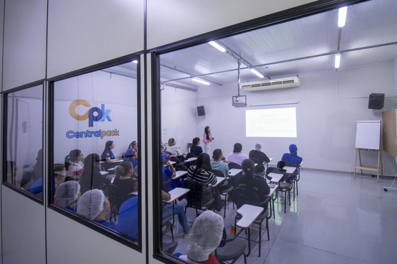 Abordado pela enfermeira Mariana Sellani, assunto foi explanado na tarde desta segunda (13) no contexto das ações da Secretaria Municipal de Saúde alusivas ao “Outubro Rosa” 