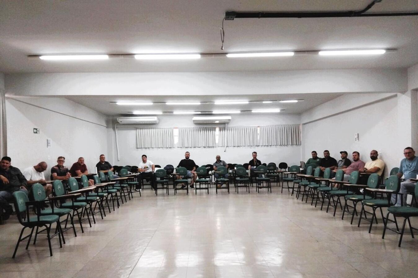 Promovida pela Escola de Governo, capacitação tem 52 horas-aula e prossegue até novembro com módulos ministrados por profissionais especialistas de várias áreas