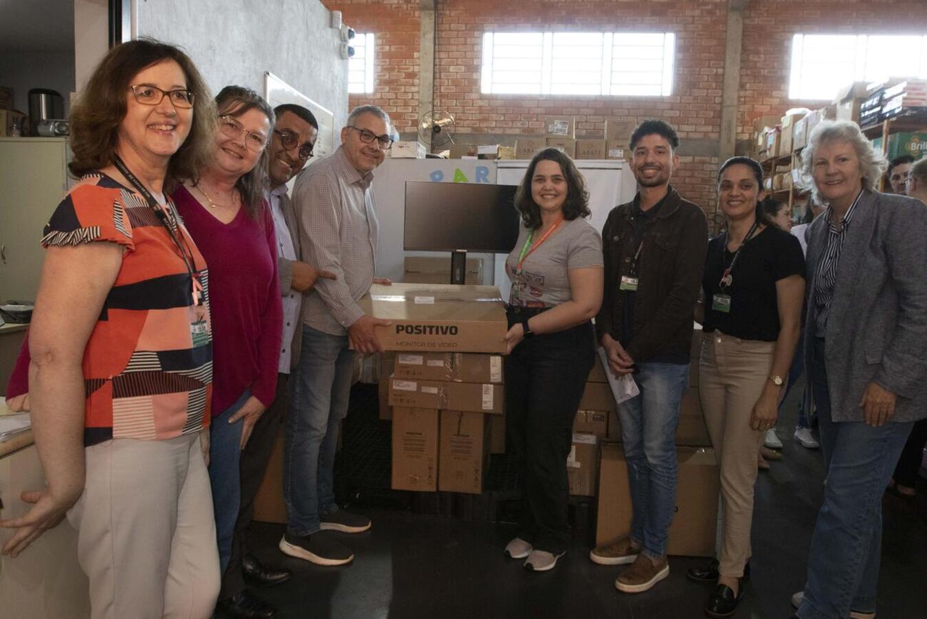 23 computadores foram entregues para fortalecer o atendimento nos Cras e unidades vinculadas