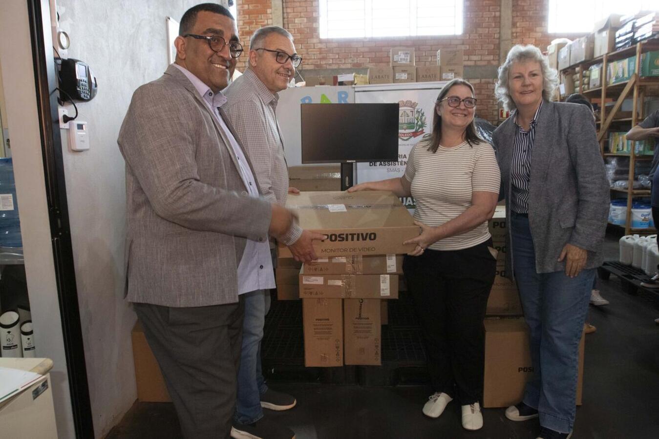 23 computadores foram entregues para fortalecer o atendimento nos Cras e unidades vinculadas