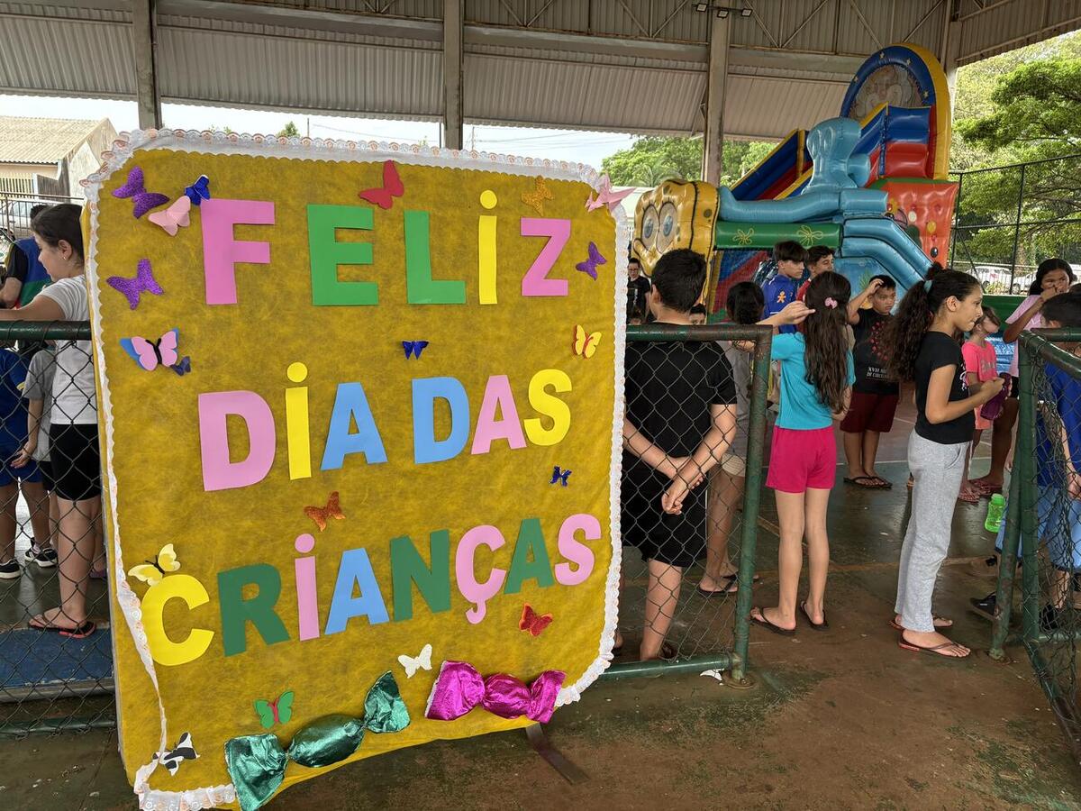 Atividade, nesta quinta-feira (16), reuniu alunos, famílias e parceiros em uma tarde de lazer, música e apresentações culturais