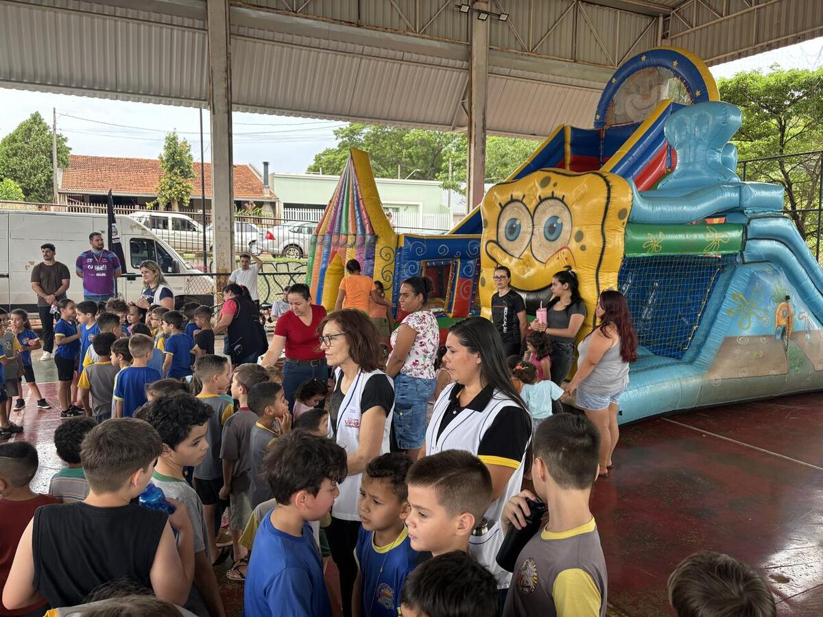 Atividade, nesta quinta-feira (16), reuniu alunos, famílias e parceiros em uma tarde de lazer, música e apresentações culturais