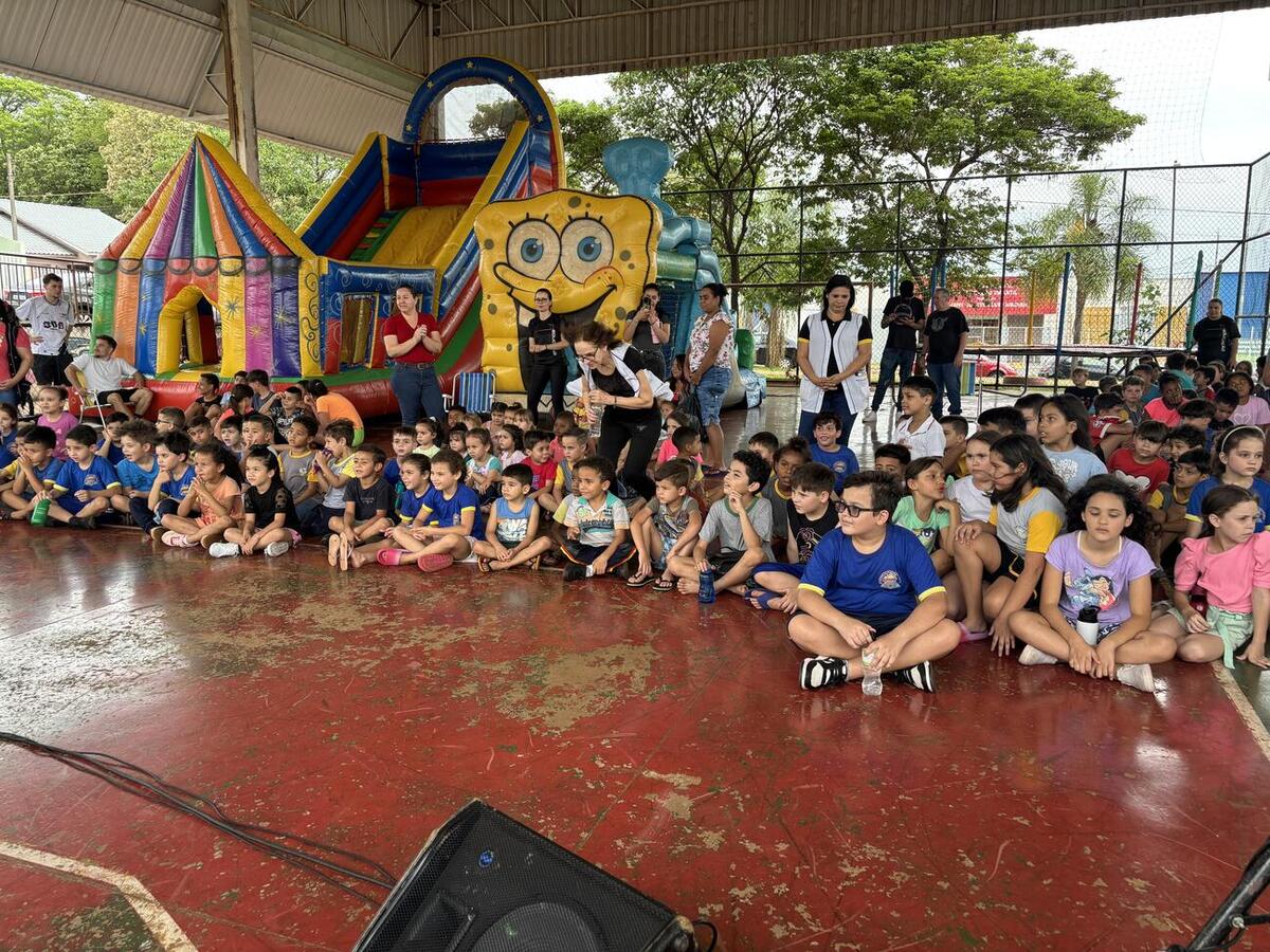 Atividade, nesta quinta-feira (16), reuniu alunos, famílias e parceiros em uma tarde de lazer, música e apresentações culturais