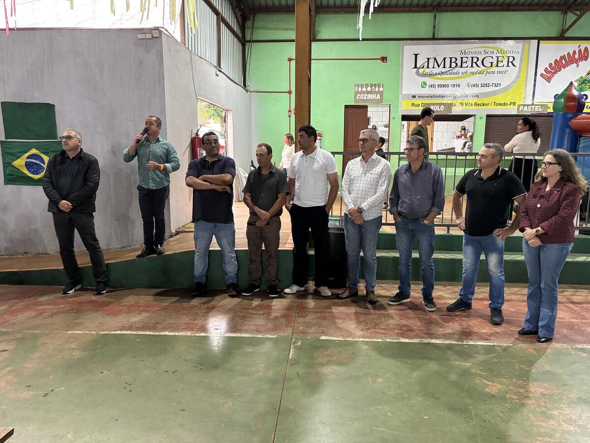 Cerimônia marcou o almoço de Nossa Senhora Aparecida e Dia das Crianças promovido neste domingo (12) pela escola da comunidade