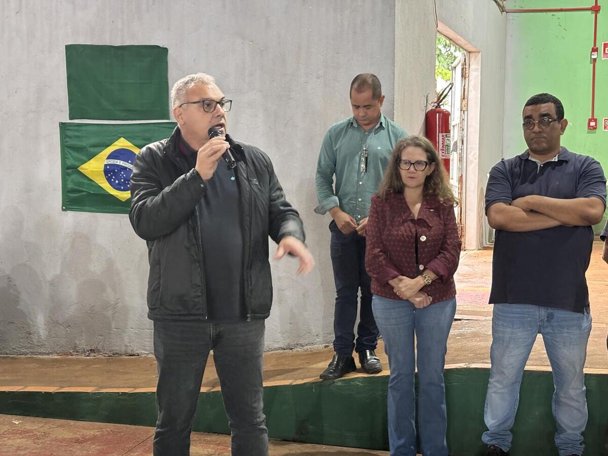 Cerimônia marcou o almoço de Nossa Senhora Aparecida e Dia das Crianças promovido neste domingo (12) pela escola da comunidade