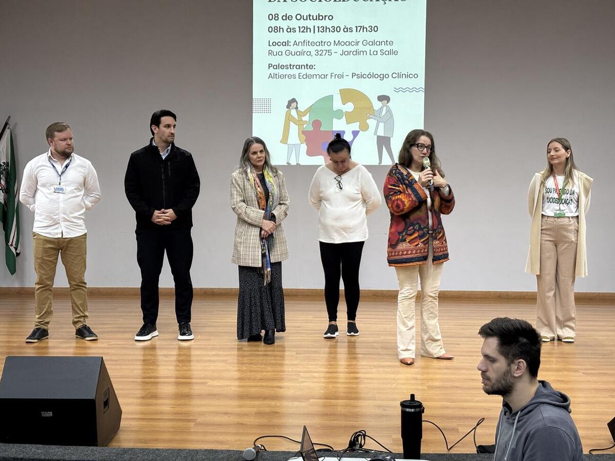 Evento realizado no auditório Moacir Galante (Colégio Premen) reuniu profissionais da rede de proteção à criança e ao adolescente