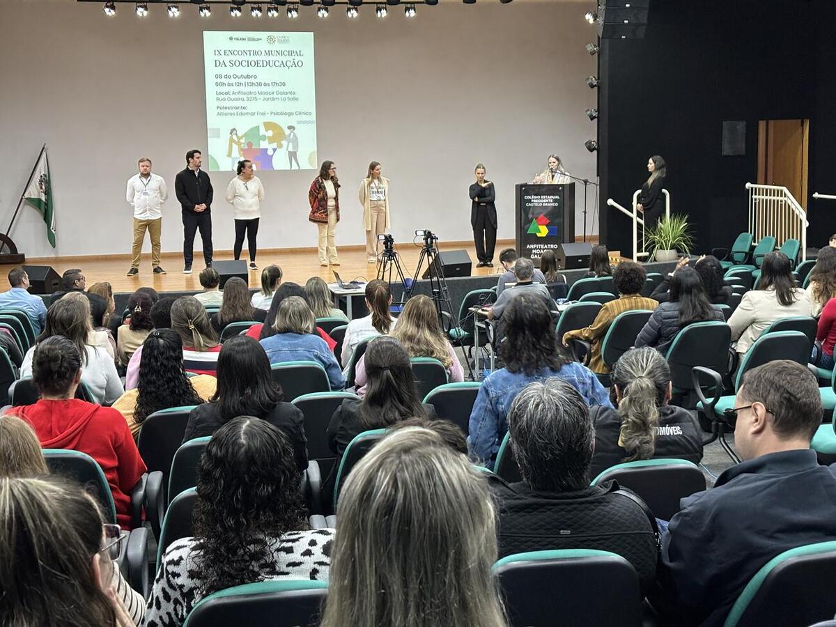 Evento realizado no auditório Moacir Galante (Colégio Premen) reuniu profissionais da rede de proteção à criança e ao adolescente