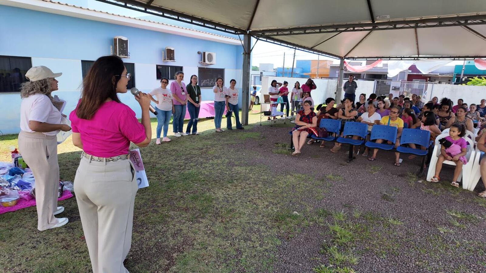 Equipe da UBS coordenou, na tarde desta quarta (15), palestras sobre prevenção aos cânceres de mama e de colo do útero, ações recreativas e sorteio de brindes