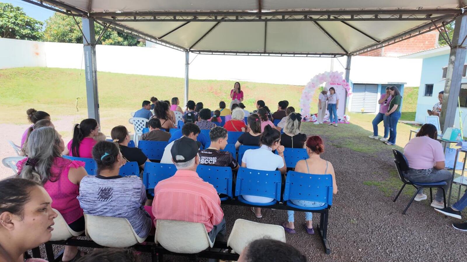 Equipe da UBS coordenou, na tarde desta quarta (15), palestras sobre prevenção aos cânceres de mama e de colo do útero, ações recreativas e sorteio de brindes