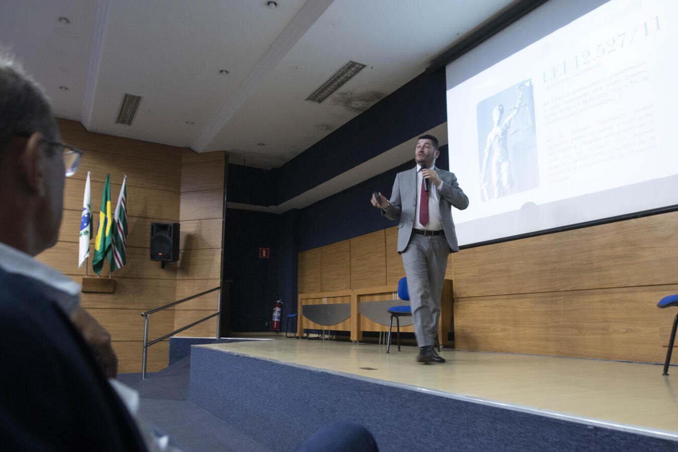 O curso realizado no Auditório Acary Oliveira, na última sexta-feira (3), foi ministrado pelo ouvidor-geral e pela assessora executiva da Presidência no TCE-PR