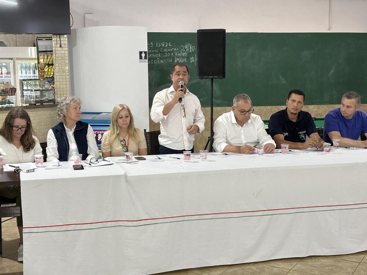 Moradores solicitaram melhorias em estradas, saneamento e espaços comunitários