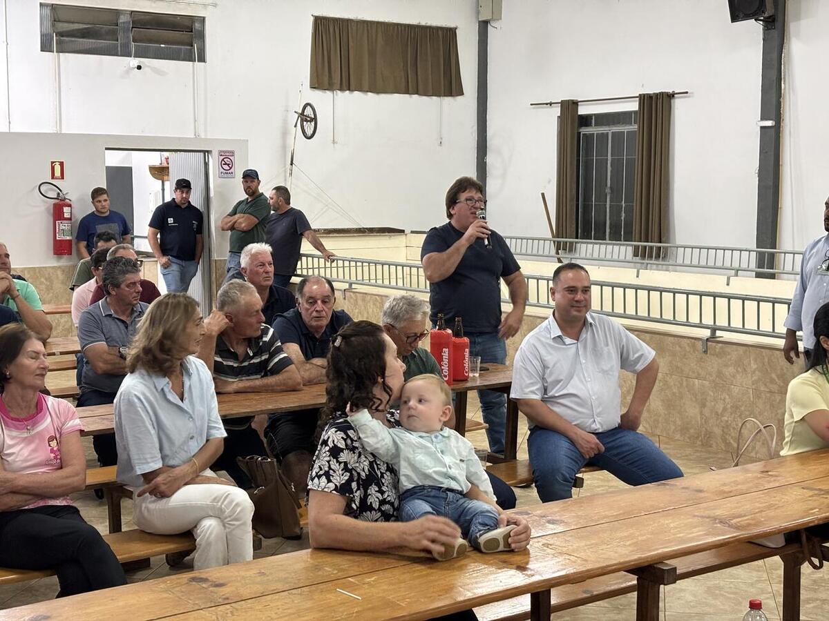 Moradores solicitaram melhorias em estradas, saneamento e espaços comunitários